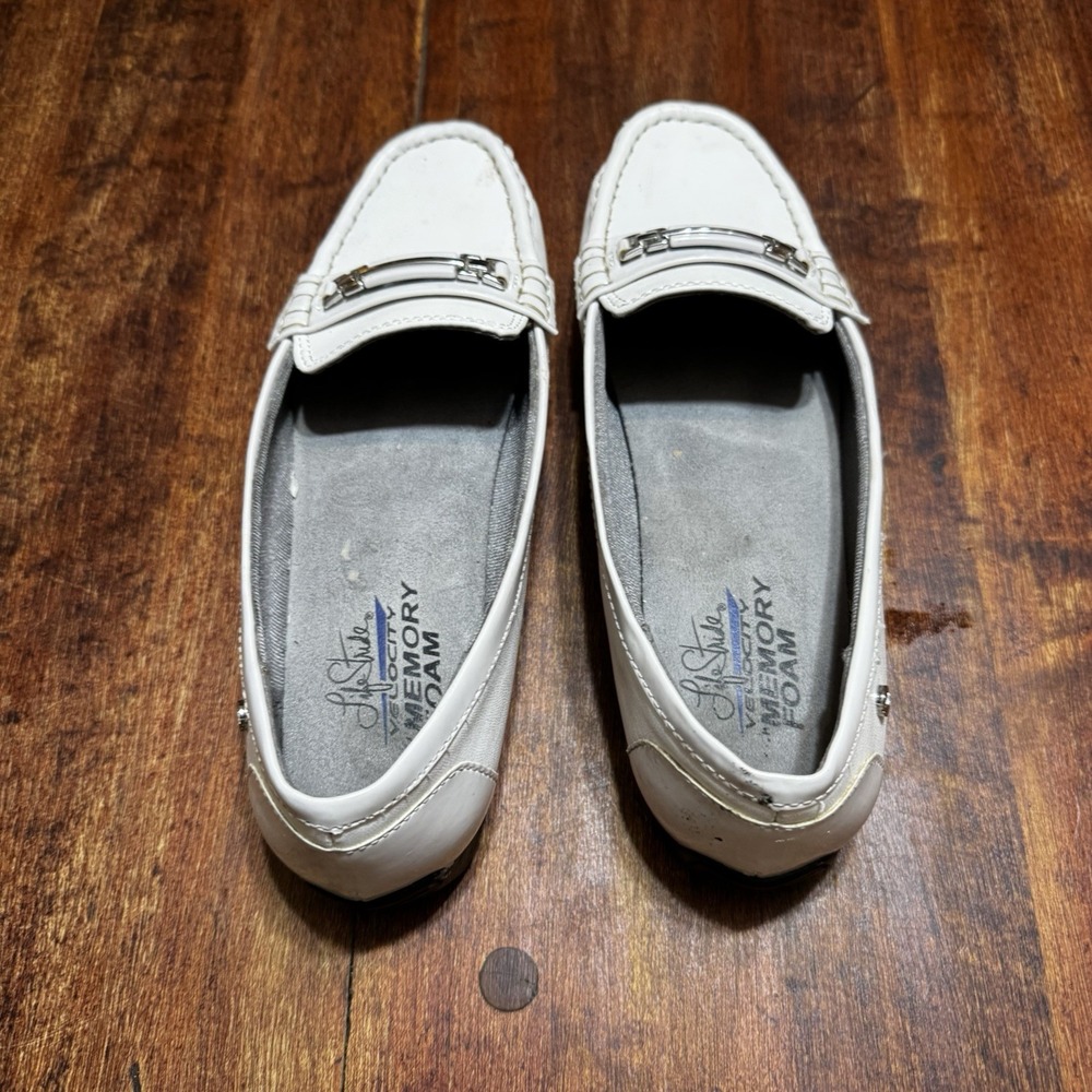 Life Stride Soft‎ System Women's White Faux Leather Flat Shoes Sz 8M